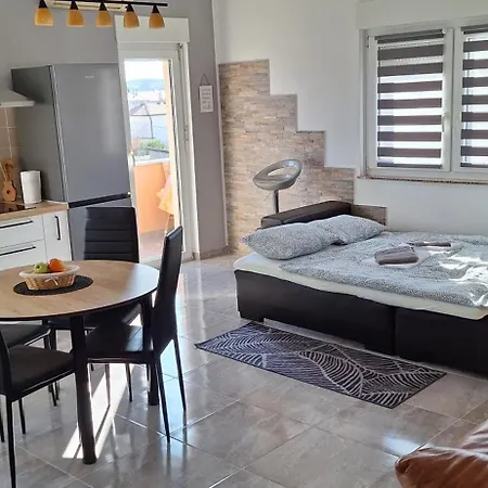 Lägenhet Bright & Cozy