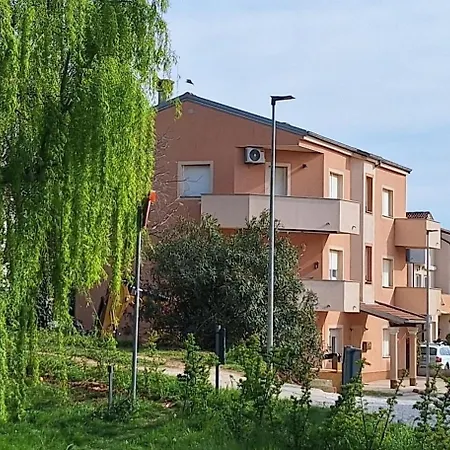 Lägenhet Bright & Cozy